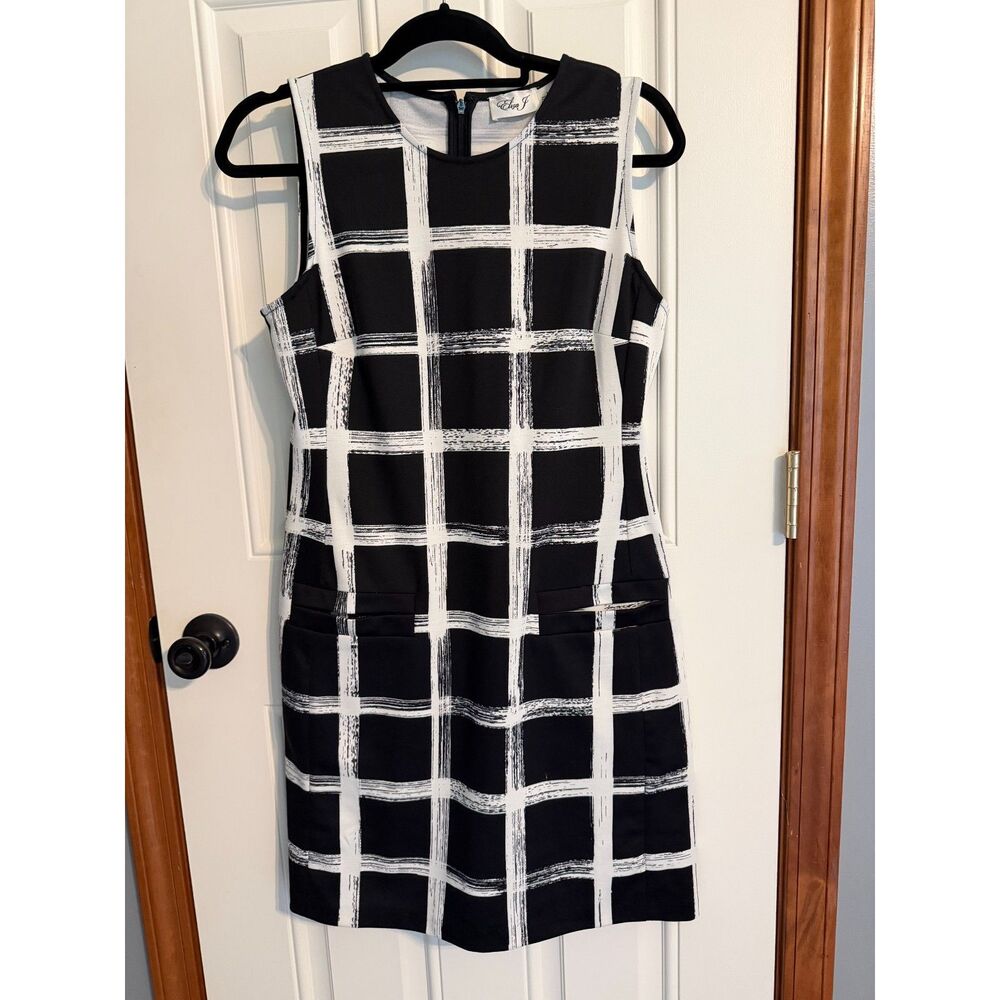 Eliza J Sleeveless Shift Dress size 8